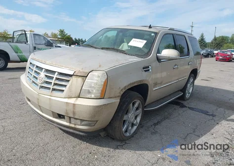 2008 Cadillac Escalade Luxury z USA, uszkodzony, nr VIN 1GYFK63888R201820
